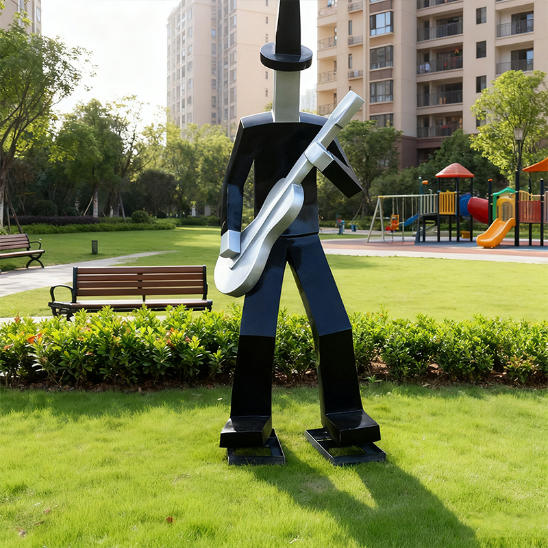 Ljudska skulptura od stakloplastike u apstraktnom dizajnu 