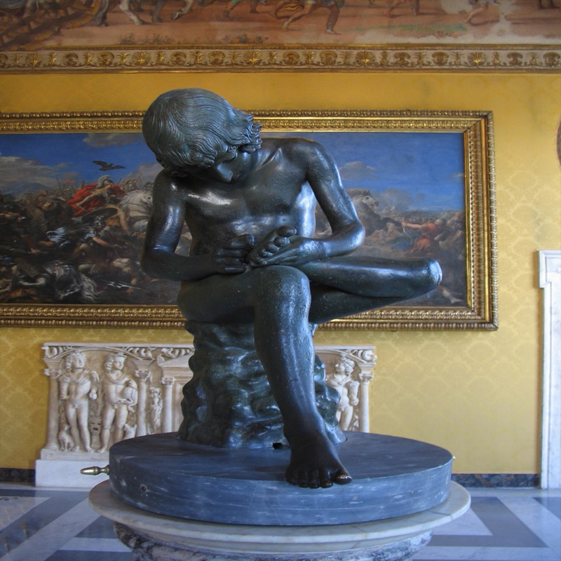 Izdržljiva vanjska mramorna ljudska skulptura dječaka koji vadi trn iz stopala, europski dizajn