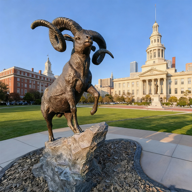 Brončana skulptura velikog roga ovna – vanjski vrtni ukras